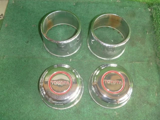JDM Genuine Toyota center cap/wheel cap/hub cap for older cars rare it No Tires