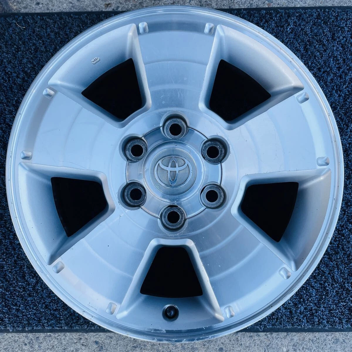 JDM Good condition Toyota 215 Series Hilux Surf SSR-G Genuine 17" Alum No Tires - Image 2