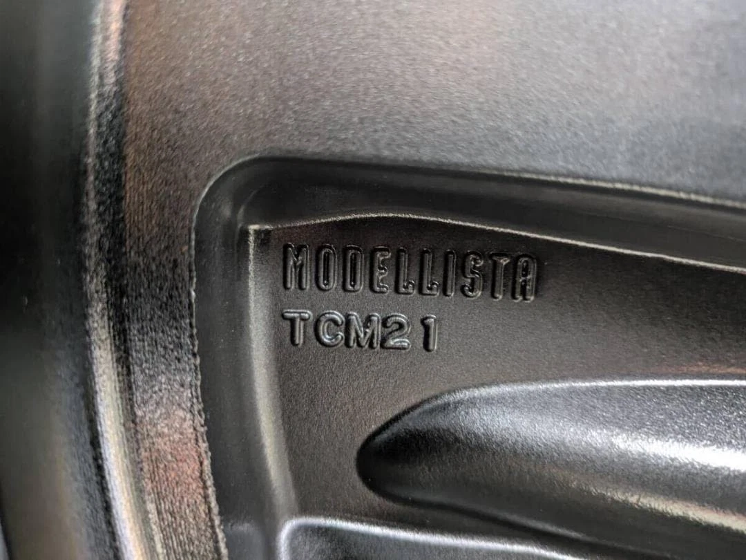 JDM Toyota Crown Sedan Modellista Genuine 21black 4Book No Tires - Image 4