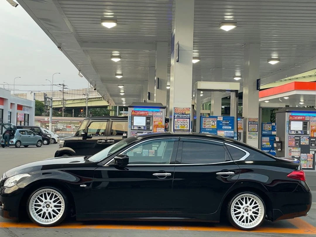 JDM Fuga Y51 Sedan Lowrider No Tires - Image 3