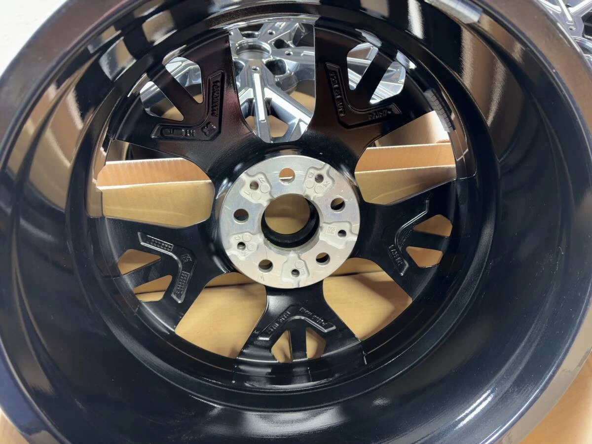 JDM BMW F70 1series Genuine Msports New Car 18-inch 4-Book No Tires - Image 9