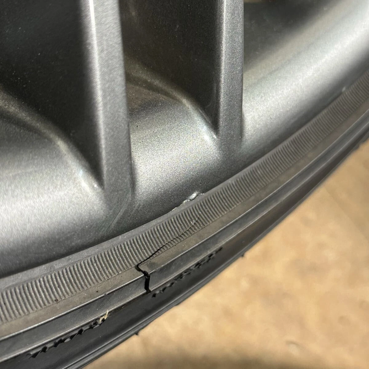 JDM BMW E92 M3 OEM 188.5J +29 9.5J +23 PCD120 Double Spoke 260M GOODYE No Tires - Image 6