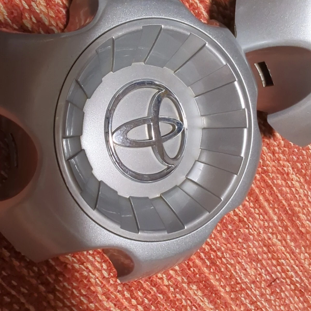 JDM Hilux Surf 16-inch wheel caps and center caps No Tires - Image 4