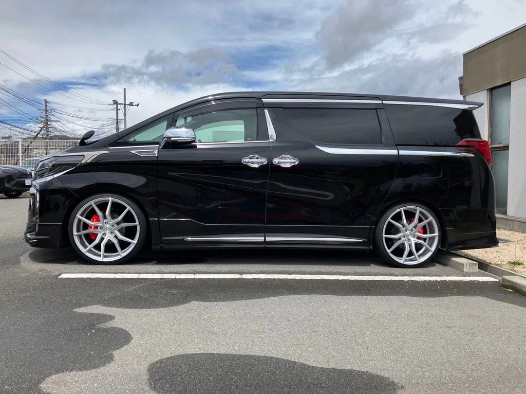 JDM Esprit Ghost Line GL402 22-inch 9J 30 Alphard No Tires - Image 5