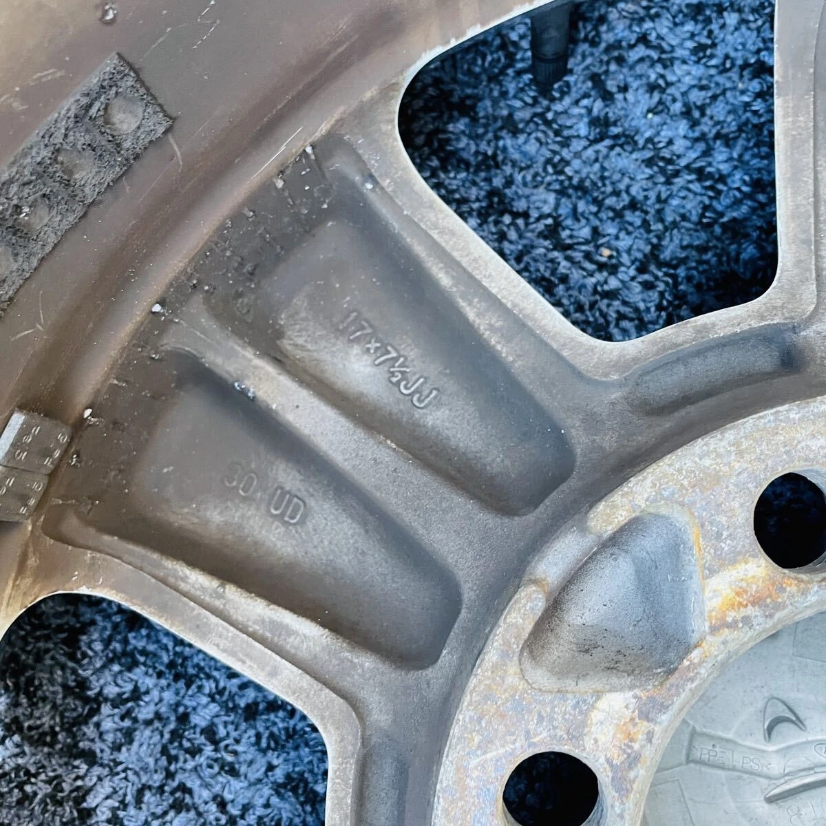 JDM Good condition Toyota 215 Series Hilux Surf SSR-G Genuine 17" Alum No Tires - Image 10