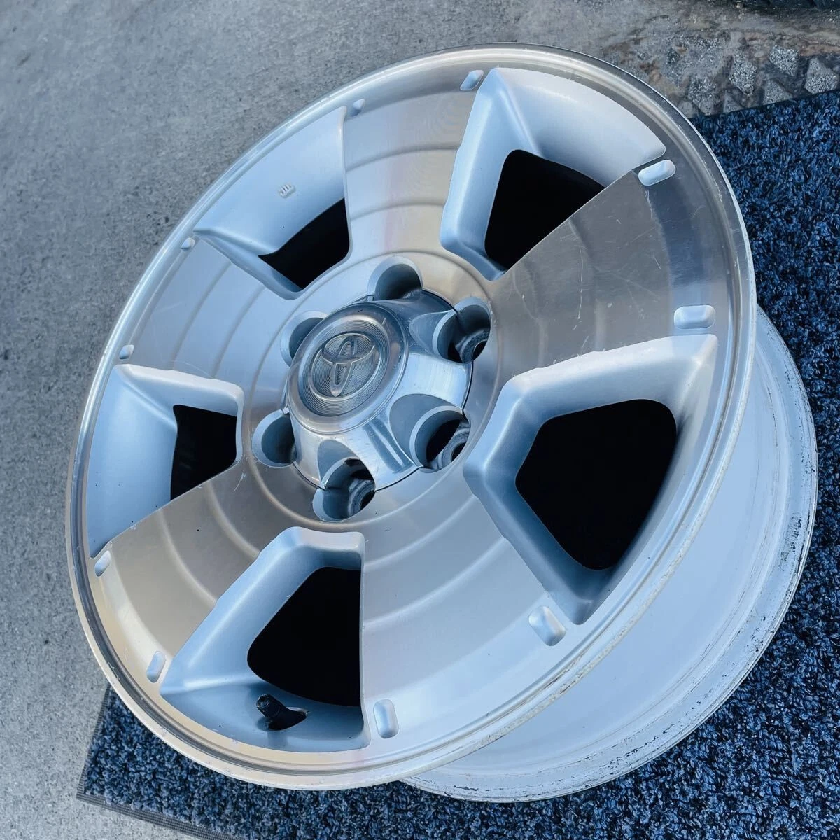 JDM Good condition Toyota 215 Series Hilux Surf SSR-G Genuine 17" Alum No Tires - Image 3