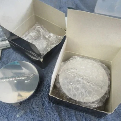 JDM Lorinser center caps 4 pieces made of metal rare W126W124R129W201 No Tires