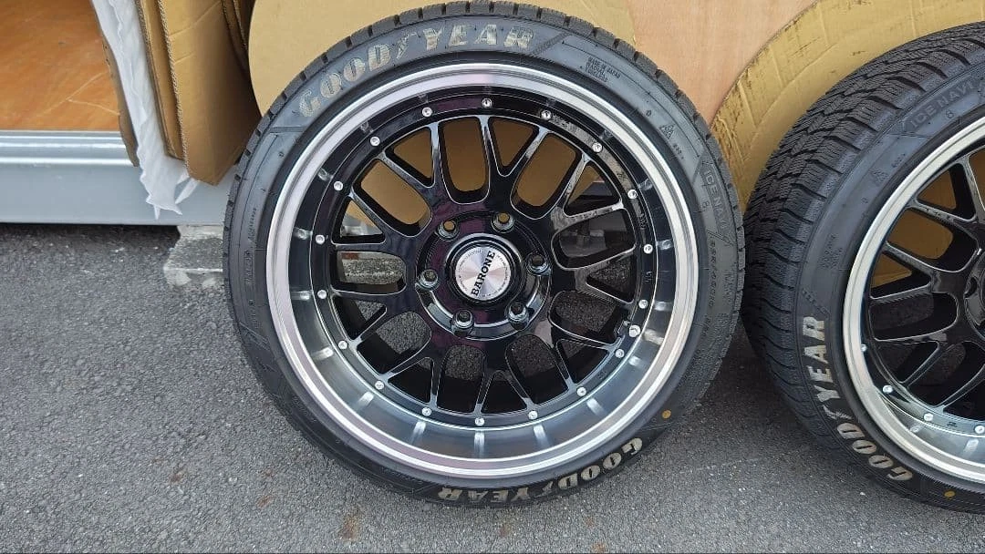 JDM Hiace 200 series Fabless Valone LM-9 wideseries studless tires No Tires - Image 8