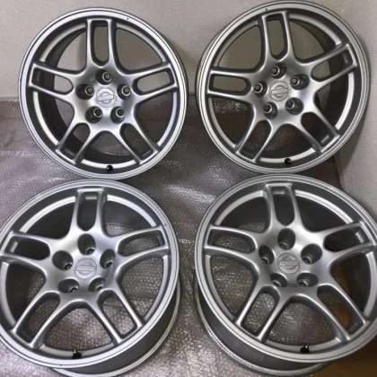 JDM Genuine Nissan BCNR33 standard wheels in excellent condition. Fits No Tires