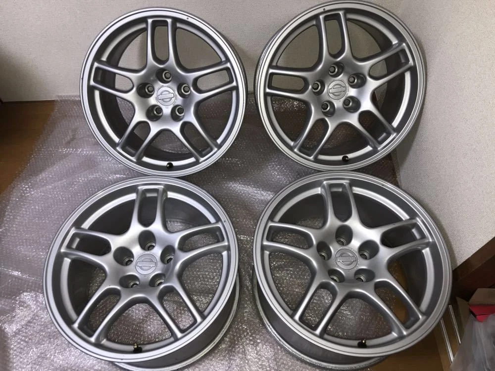 JDM Genuine Nissan BCNR33 standard wheels in excellent condition. Fits No Tires