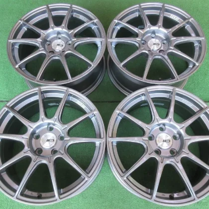 JDM SSR GTX01 8J-18 5H114.3 +45 with optional center cap. Wheel weight No Tires