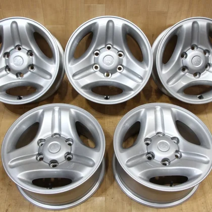 JDM C40 Rare New Toyota Genuine Late 1990 16x7J+15 PCD139.7 6-Lug 5-Lu No Tires