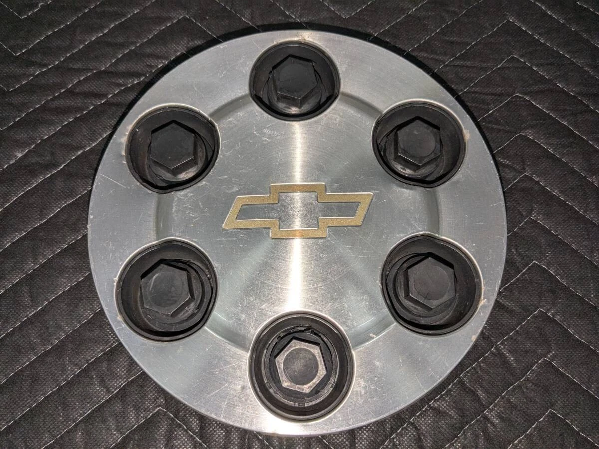 JDM Genuine Chevrolet Center Caps 9594520 4 pieces for 2004-2006 Tahoe No Tires - Image 4
