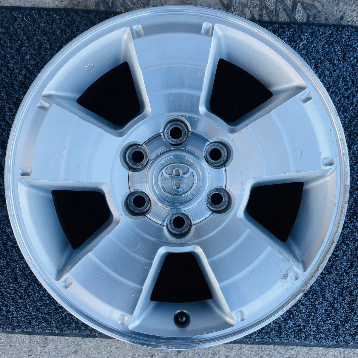 JDM Good condition Toyota 215 Series Hilux Surf SSR-G Genuine 17" Alum No Tires - Image 8