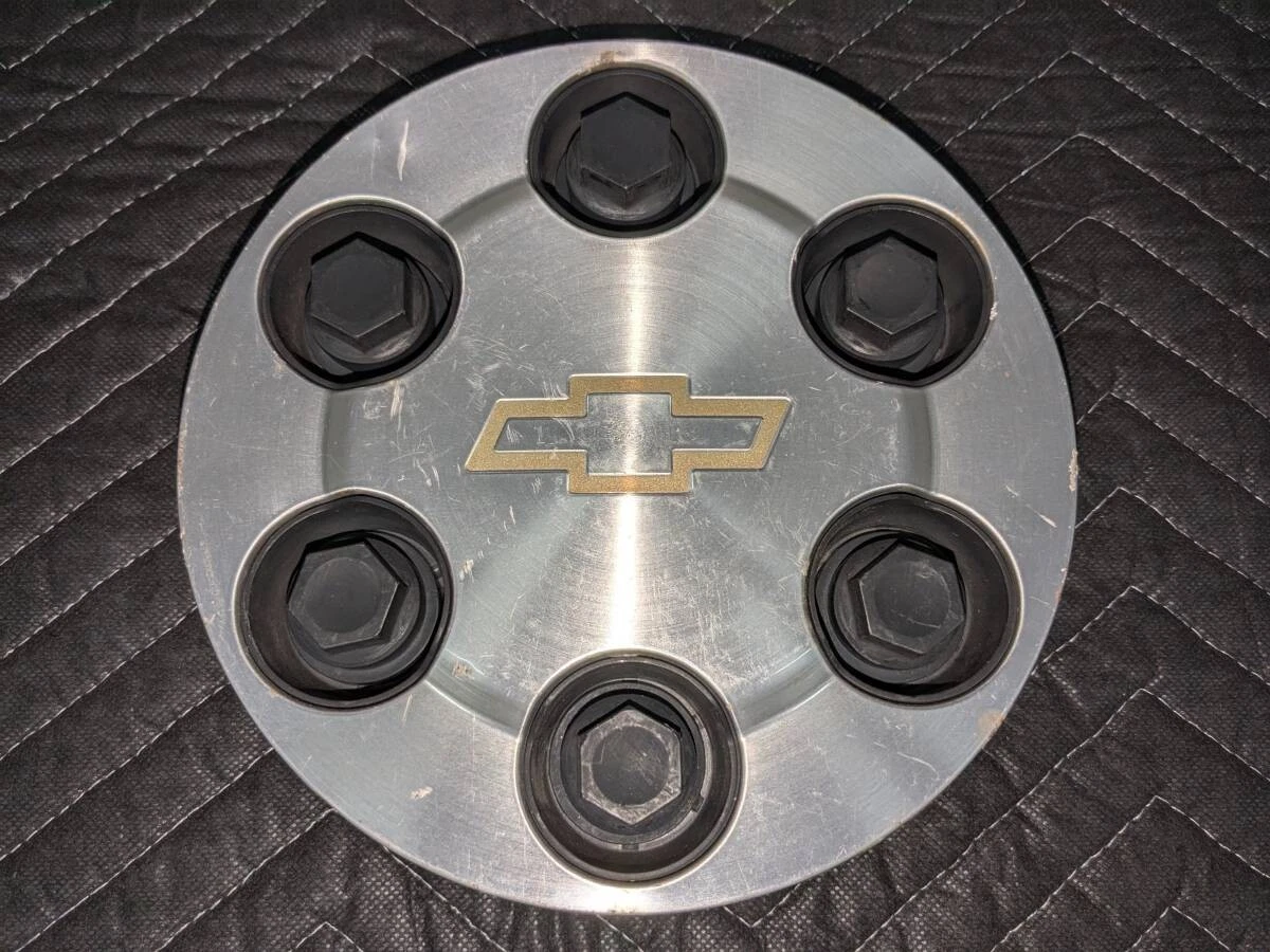 JDM Genuine Chevrolet Center Caps 9594520 4 pieces for 2004-2006 Tahoe No Tires - Image 3