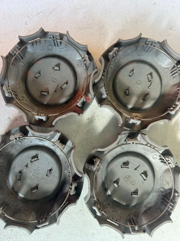 JDM 120 Prado Genuine Toyota 120 Land Cruiser Prado Wheel Center Caps No Tires - Image 4