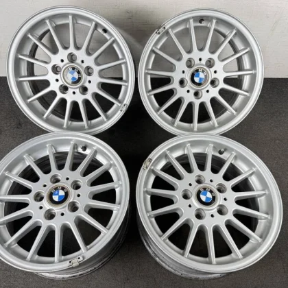 JDM No distortion. BMW. Rare size. BMW 3 series E90 E91 optional genui No Tires