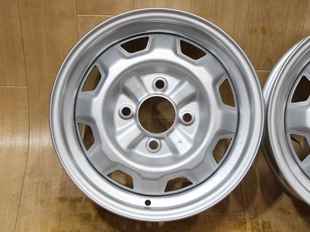 JDM B555 Rare Nissan Genuine 14x5J+25 PCD114.3 4-Lug Hub Diameter 73mm No Tires - Image 2