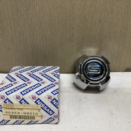 JDM Datsun Sunny B310 Wheel Center Cap Genuine Part Number 40343-H9210 No Tires