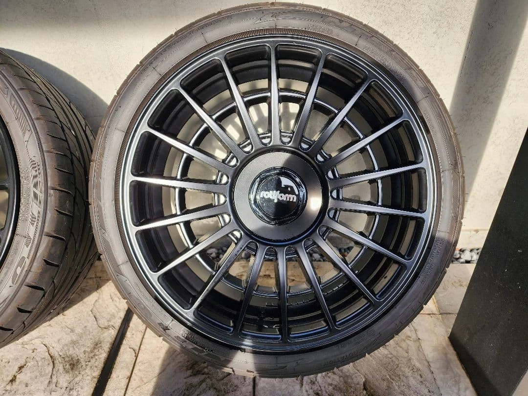 JDM rotiform LAS-R R19/8.5J +45 tire set No Tires - Image 4