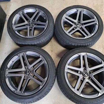 JDM This is a genuine Fairlady Z RZ34 wheel set new car with 500km on No Tires