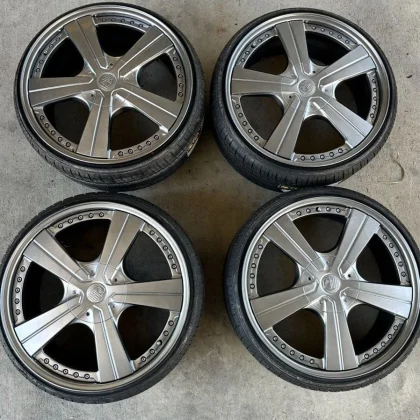 JDM Rare 22 inch wheels and 4-book tire set No Tires