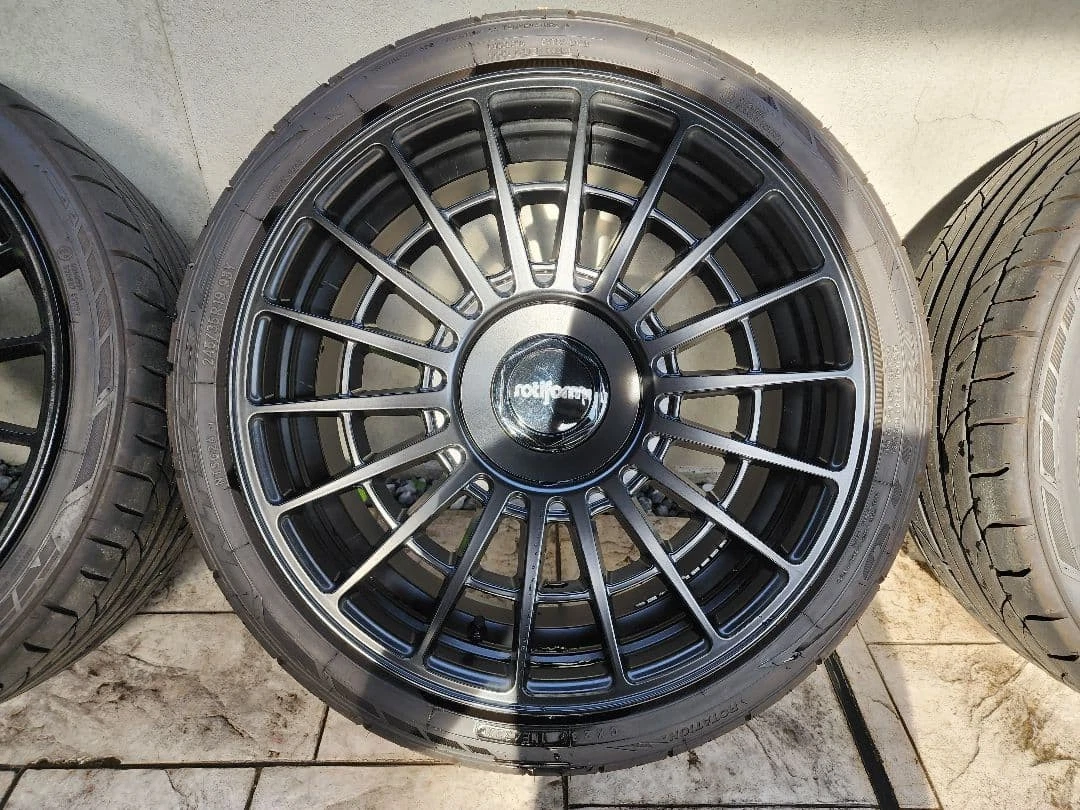 JDM rotiform LAS-R R19/8.5J +45 tire set No Tires - Image 5