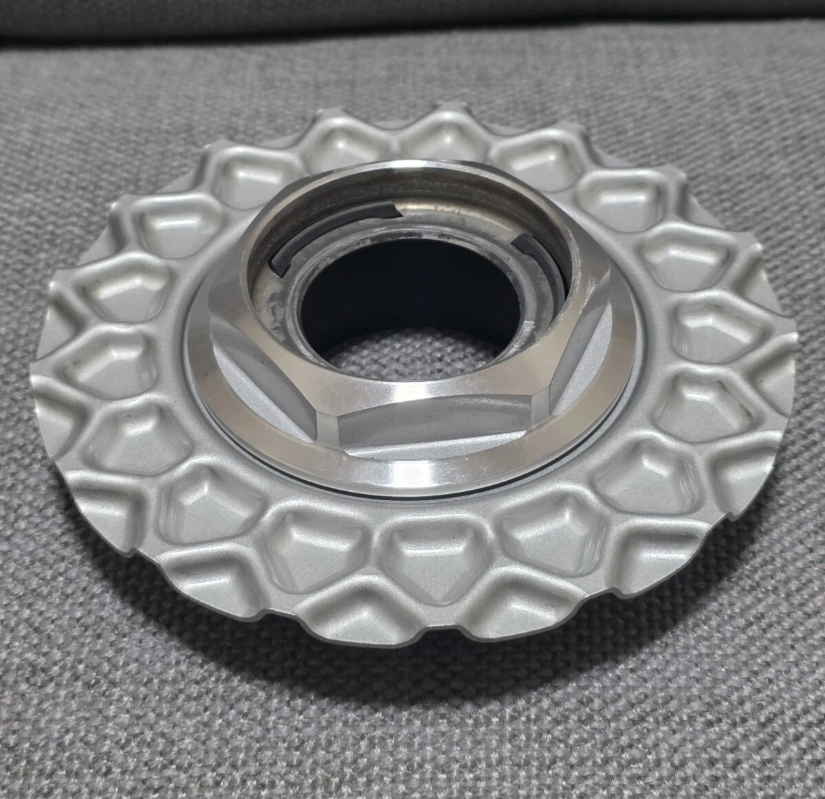 JDM Rare low-profile BBS RS center cap screw-on one-sheet 16-inch/17-i No Tires - Image 4