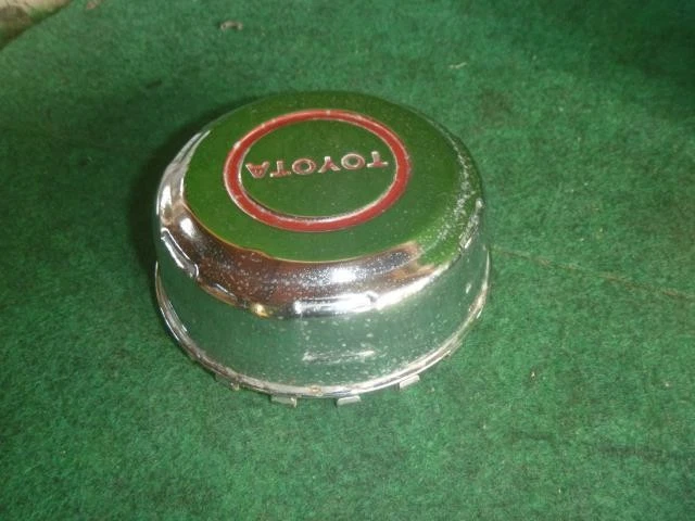 JDM Genuine Toyota center cap/wheel cap/hub cap for older cars rare it No Tires - Image 4