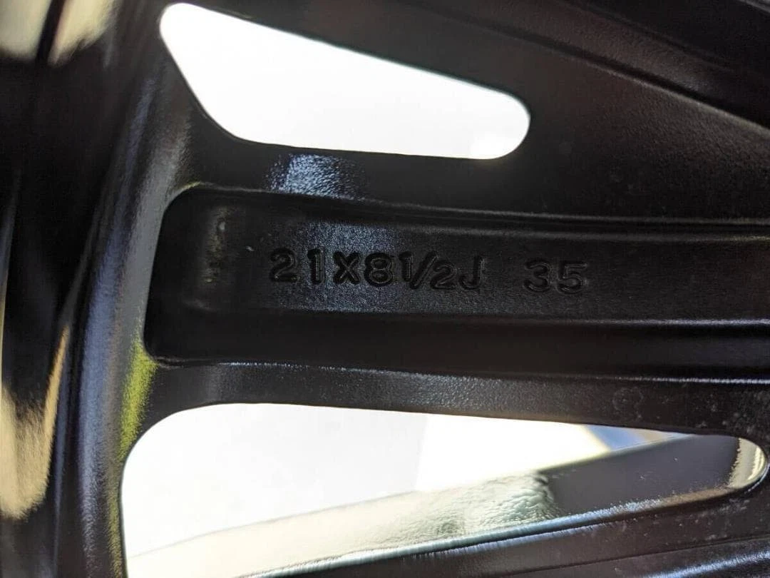 JDM Toyota Crownsports Modellista Genuine 21black4Book No Tires - Image 5