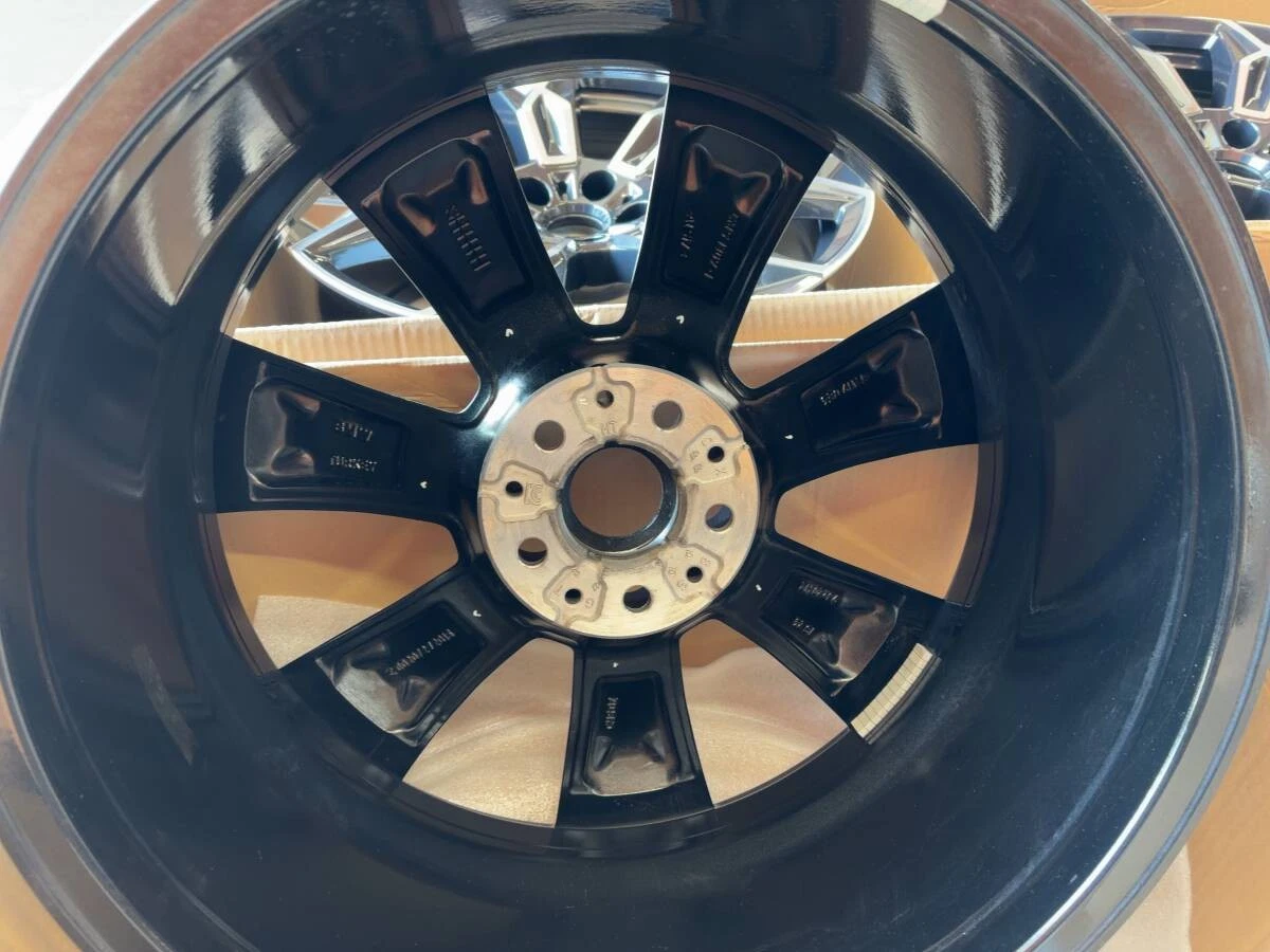 JDM BMW G70 current 7 series genuine new car 20-inch 4-book set No Tires - Image 9