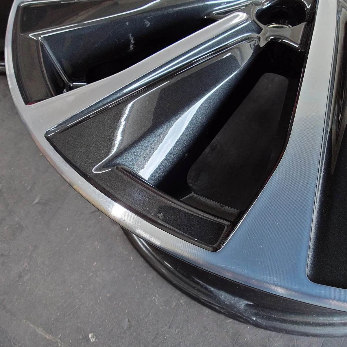 JDM Subaru Levorg STi genuine 18-inch 7.5J IS55 PCD114.3-5H wheels. De No Tires - Image 9