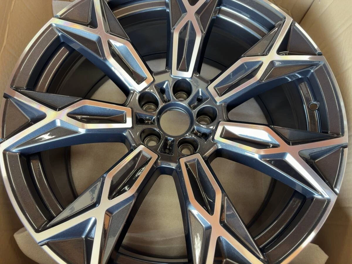 JDM BMW G70 current 7 series genuine new car 20-inch 4-book set No Tires - Image 7