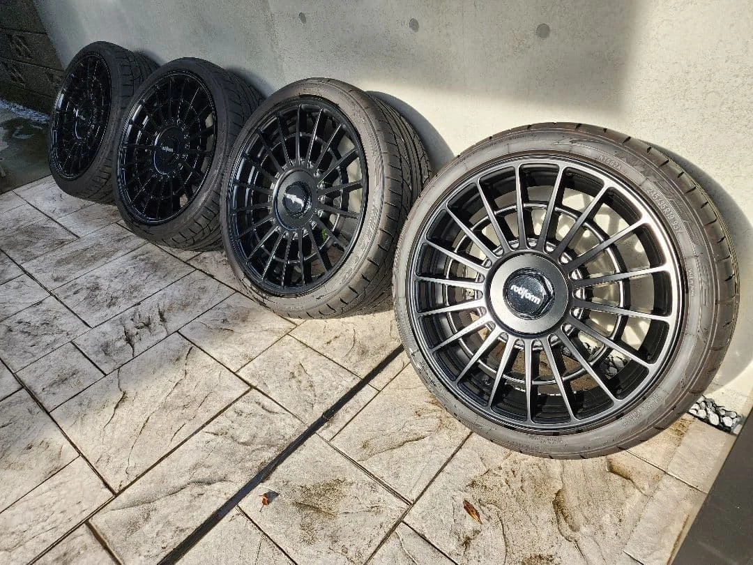 JDM rotiform LAS-R R19/8.5J +45 tire set No Tires - Image 2