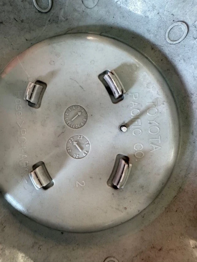 JDM 120 Prado Genuine Toyota 120 Land Cruiser Prado Wheel Center Caps No Tires - Image 5