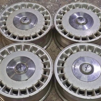 JDM Rare old car Nissan Y31 Gloria Brougham with genuine 15-inch 6J +4 No Tires