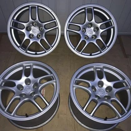 JDM Genuine Nissan BCNR33 standard wheels in excellent condition. Fits No Tires