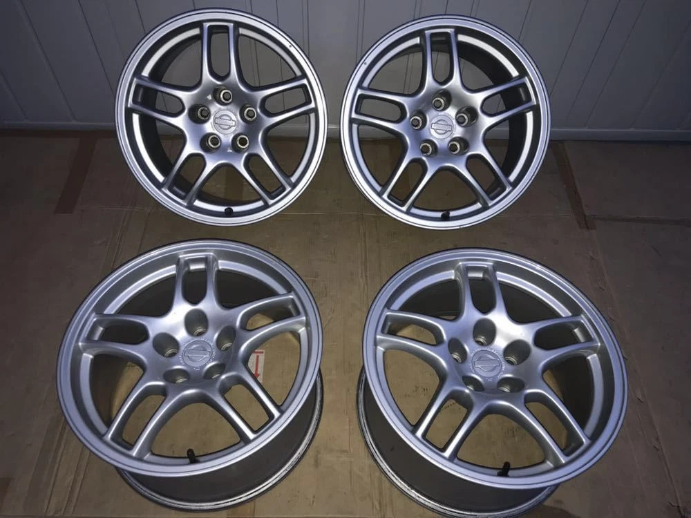 JDM Genuine Nissan BCNR33 standard wheels in excellent condition. Fits No Tires