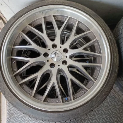 JDM 20-inch wheel and tire set for the Fairlady Z33 from Kobe No Tires