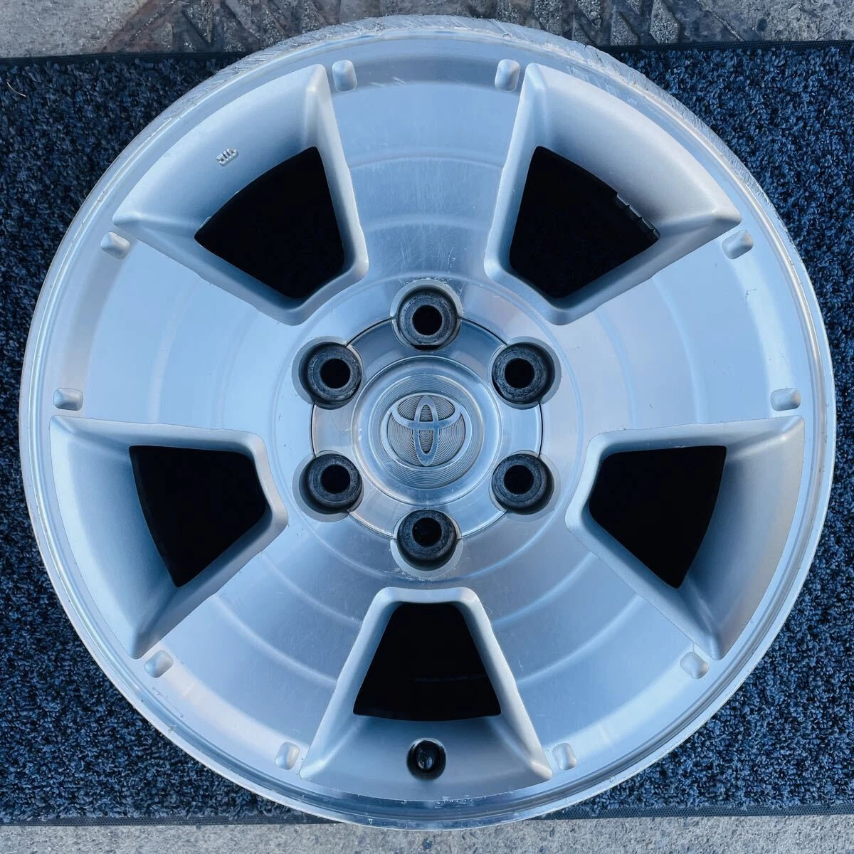 JDM Good condition Toyota 215 Series Hilux Surf SSR-G Genuine 17" Alum No Tires - Image 6