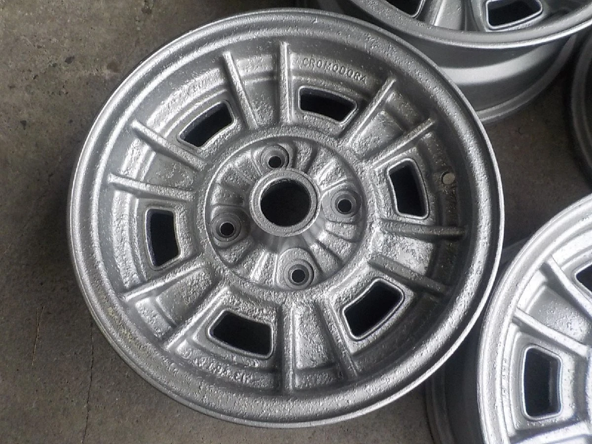 JDM Domestically produced vintage car tin etc. Black Modular 13-inch No Tires - Image 3