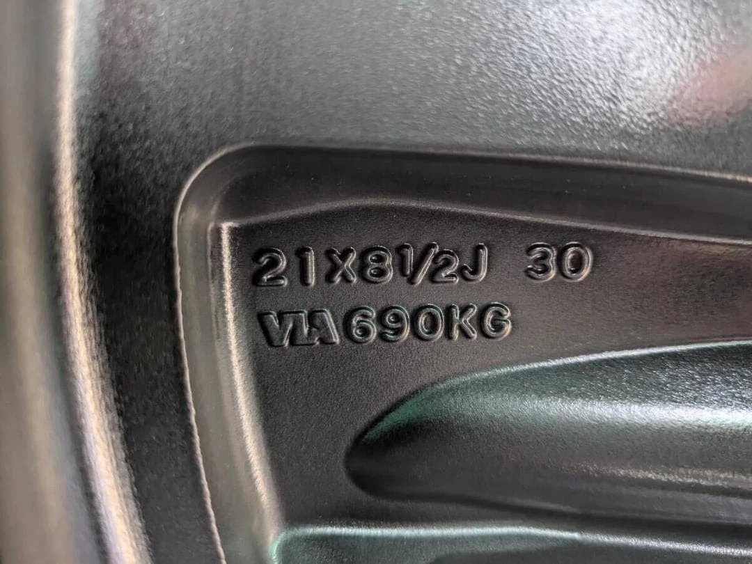 JDM Toyota Crown Sedan Modellista Genuine 21black 4Book No Tires - Image 5