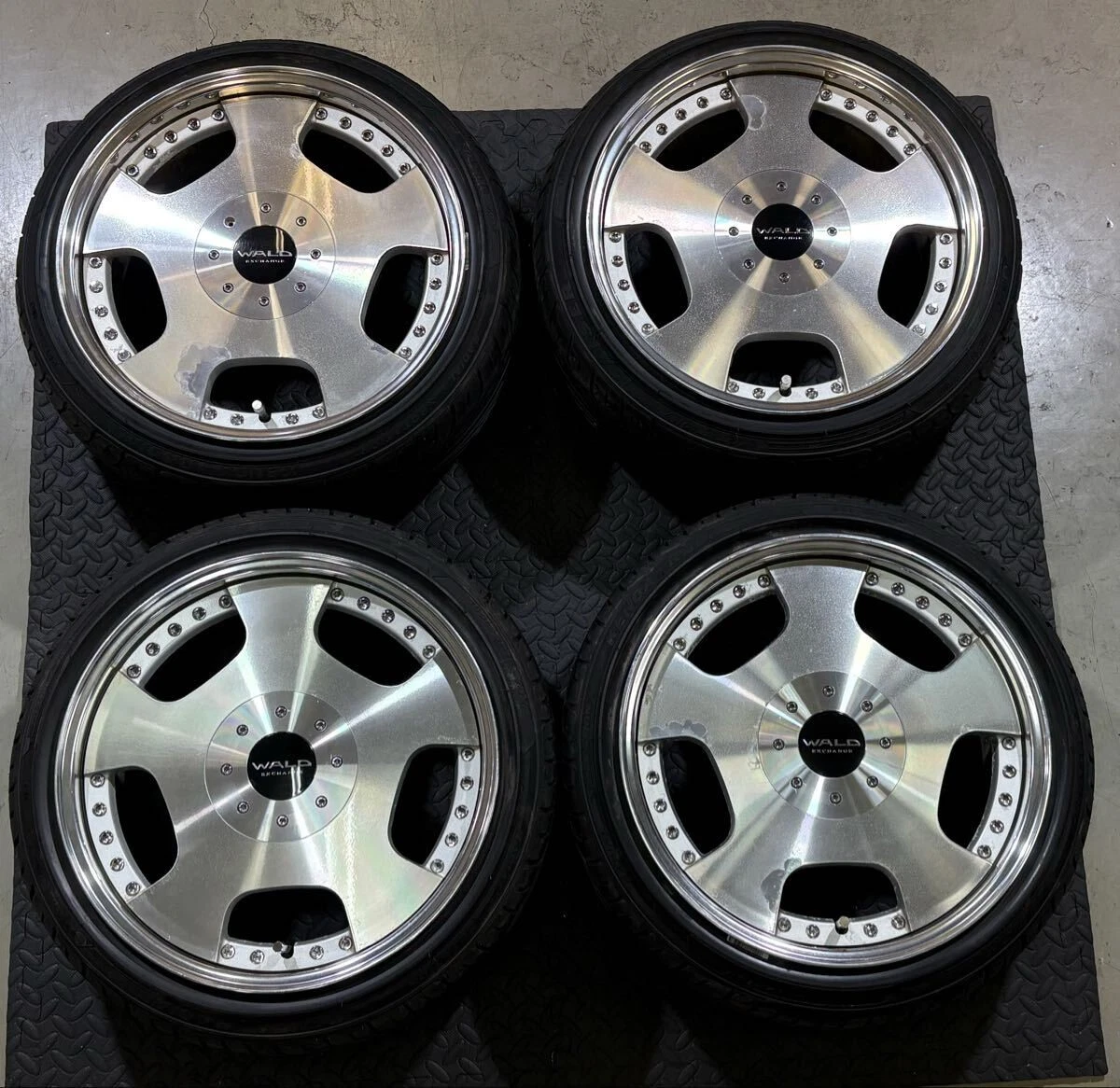 JDM 25/0920 WALD EXCHANGE Du Château 16 wheels 70 4x5x4Book tires 165/ No Tires