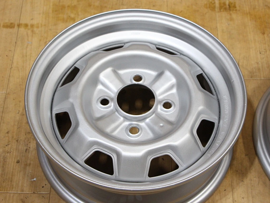 JDM B555 Rare Nissan Genuine 14x5J+25 PCD114.3 4-Lug Hub Diameter 73mm No Tires - Image 4