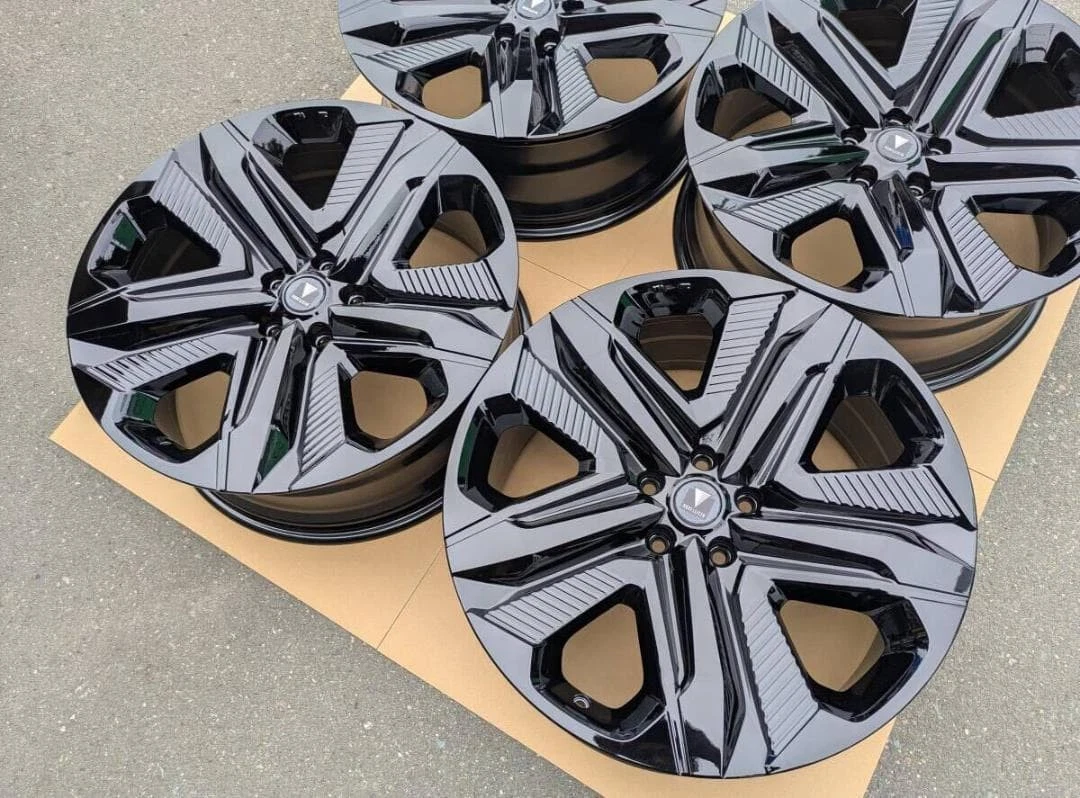 JDM Toyota Crown Sedan Modellista Genuine 21black 4Book No Tires - Image 2