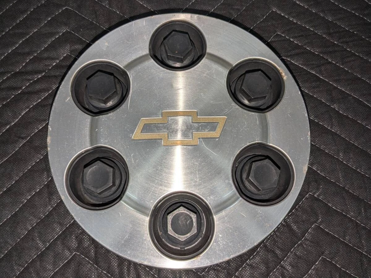 JDM Genuine Chevrolet Center Caps 9594520 4 pieces for 2004-2006 Tahoe No Tires - Image 5