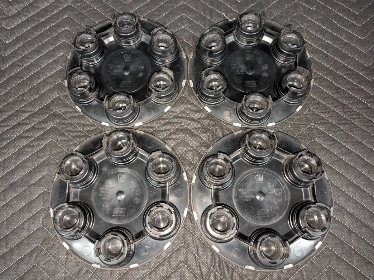 JDM Genuine Chevrolet Center Caps 9594520 4 pieces for 2004-2006 Tahoe No Tires - Image 2