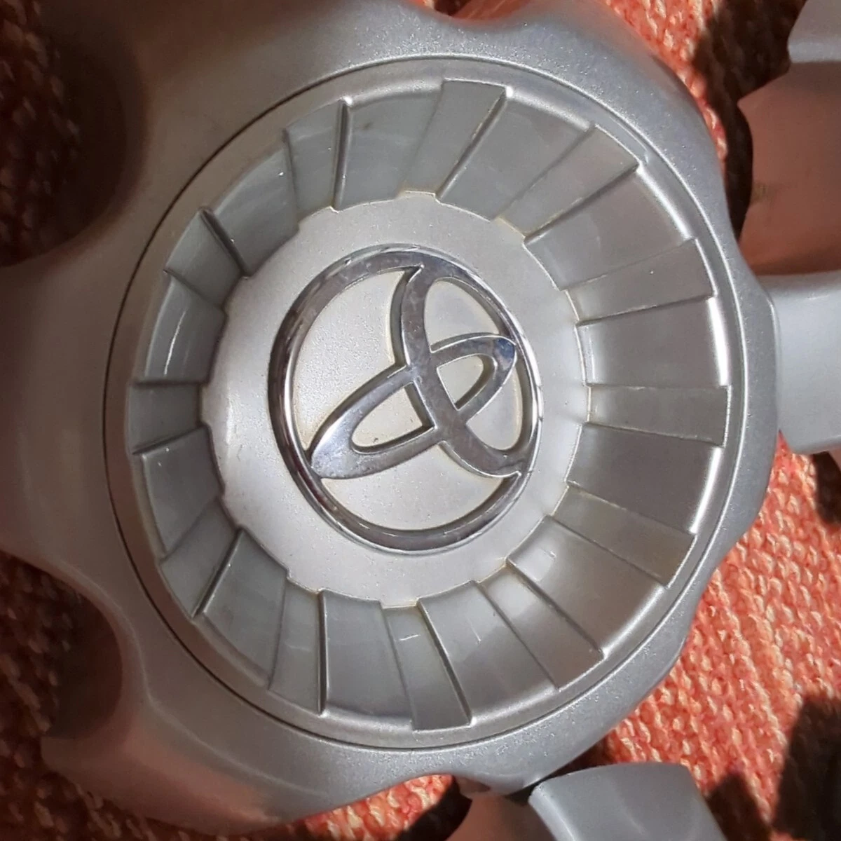 JDM Hilux Surf 16-inch wheel caps and center caps No Tires - Image 3