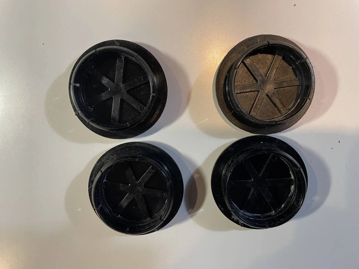 JDM Ferrari wheel center cap 308 328 Ferrari old model No Tires - Image 2