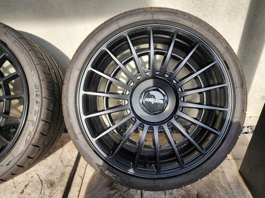 JDM rotiform LAS-R R19/8.5J +45 tire set No Tires - Image 3